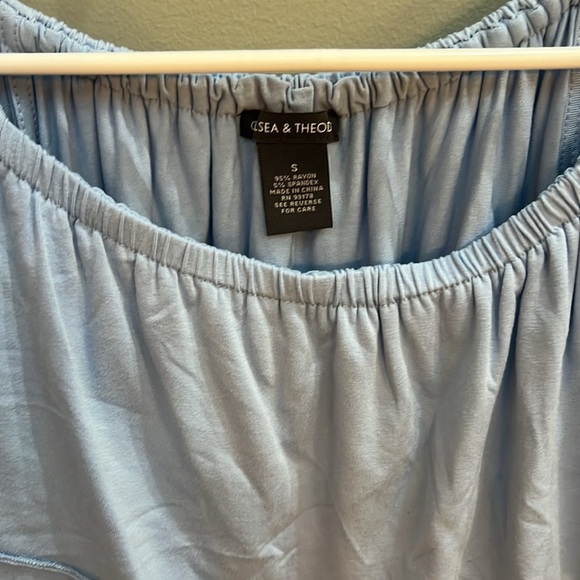 Women’s Dress - Picture 2 of 3